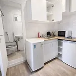 Studio Parisien Proche Metro Tout Confort
